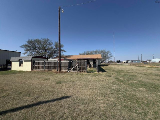 944 S WAGGONER STREET, Electra, TX 76360
