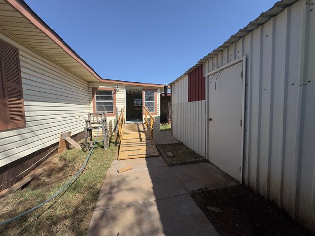 944 S WAGGONER STREET, Electra, TX 76360