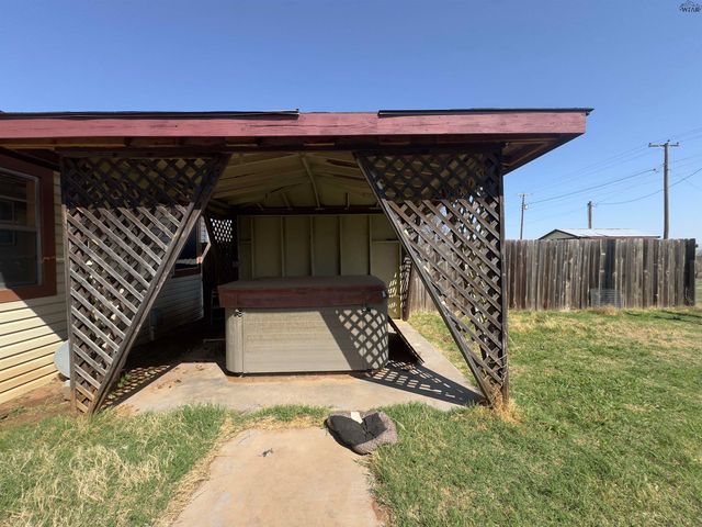 944 S WAGGONER STREET, Electra, TX 76360