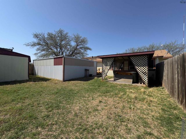 944 S WAGGONER STREET, Electra, TX 76360