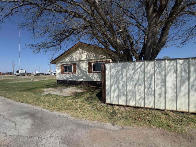 944 S WAGGONER STREET, Electra, TX 76360
