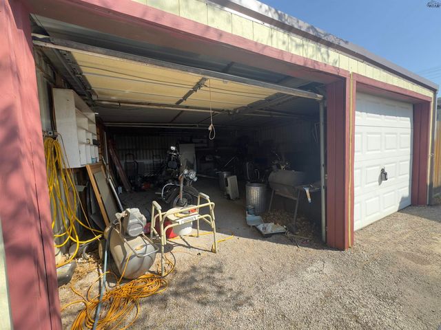 944 S WAGGONER STREET, Electra, TX 76360