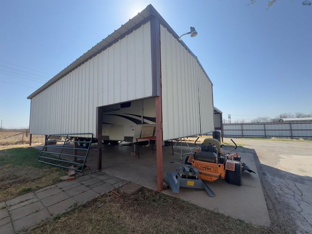 944 S WAGGONER STREET, Electra, TX 76360