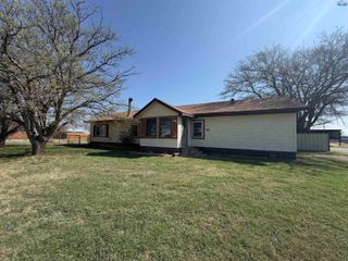 944 S WAGGONER STREET, Electra, TX 76360