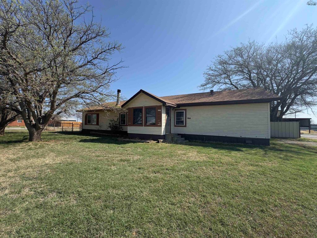 944 S WAGGONER STREET, Electra, TX 76360