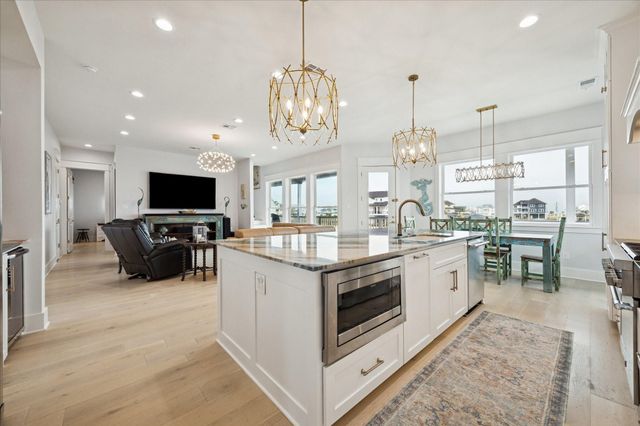 5 Loggerhead, Hitchcock, TX 77563