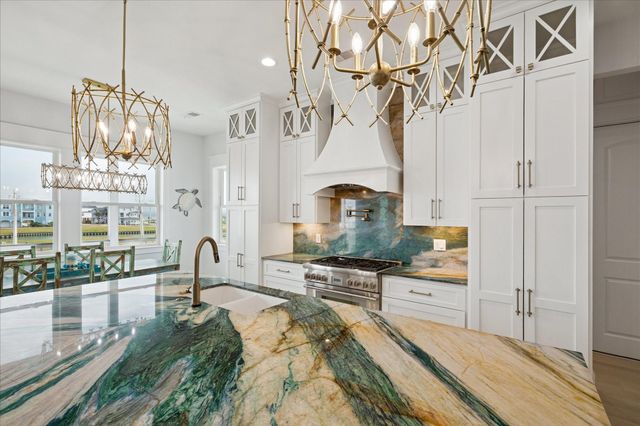 5 Loggerhead, Hitchcock, TX 77563