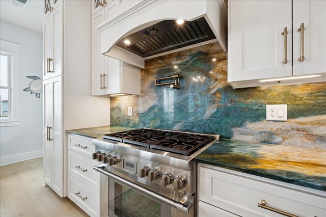 5 Loggerhead, Hitchcock, TX 77563