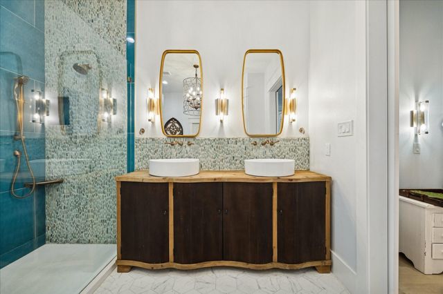 5 Loggerhead, Hitchcock, TX 77563