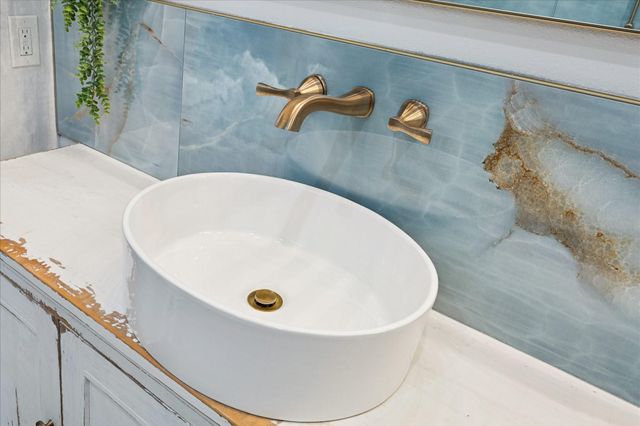 5 Loggerhead, Hitchcock, TX 77563