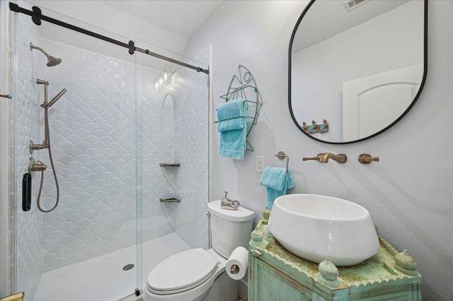 5 Loggerhead, Hitchcock, TX 77563