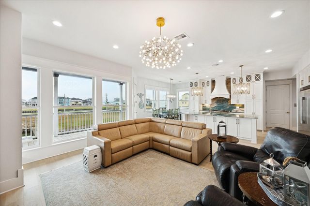 5 Loggerhead, Hitchcock, TX 77563