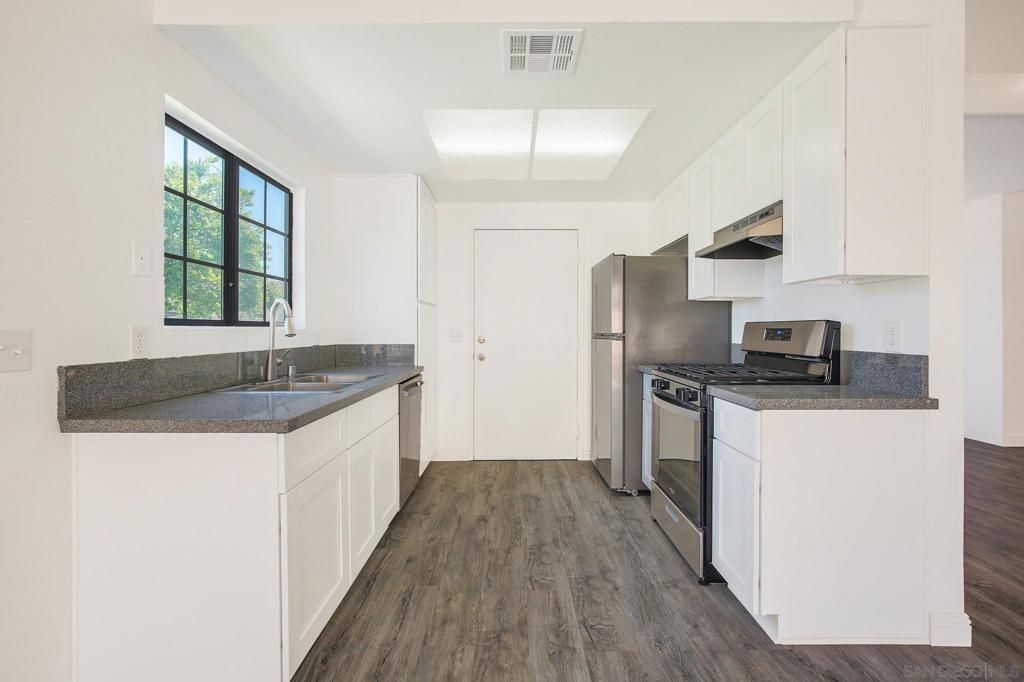 Image 6 of property listing at 1402 Hancock Cir, San Jacinto, CA 92583