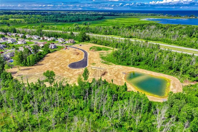 250 Bronze Leaf Trail, Greece, NY 14612