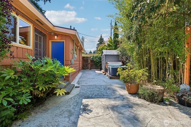 11746 22nd Avenue NE, Seattle, WA 98125