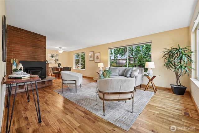 11746 22nd Avenue NE, Seattle, WA 98125
