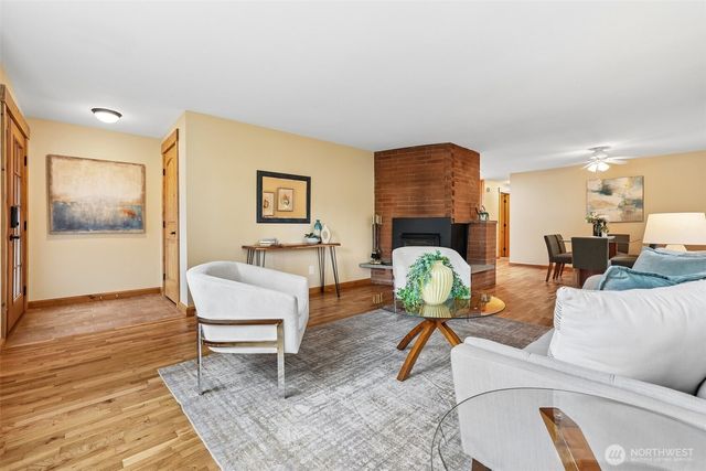 11746 22nd Avenue NE, Seattle, WA 98125