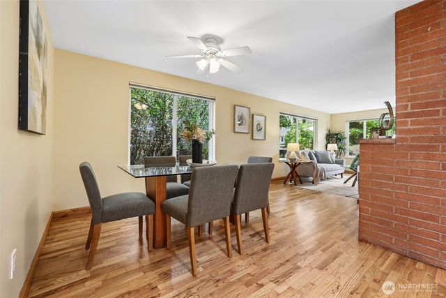 11746 22nd Avenue NE, Seattle, WA 98125