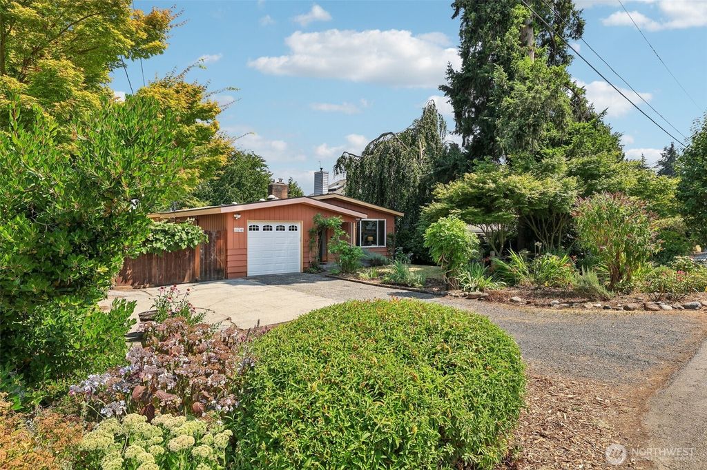 11746 22nd Avenue NE, Seattle, WA 98125