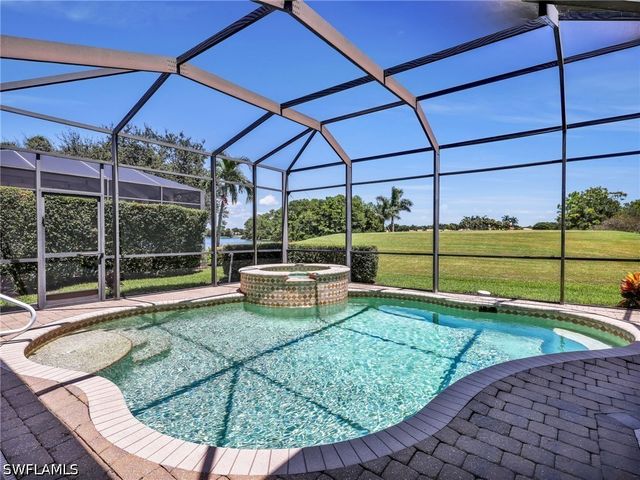 6096 Dogleg DR, Naples, FL 34113