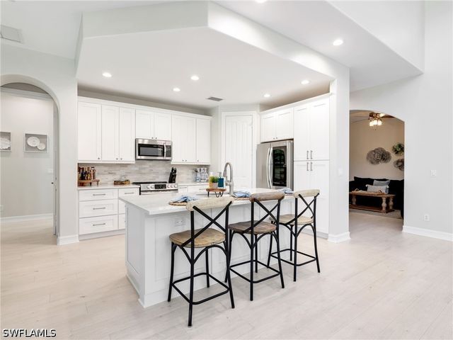 6096 Dogleg DR, Naples, FL 34113