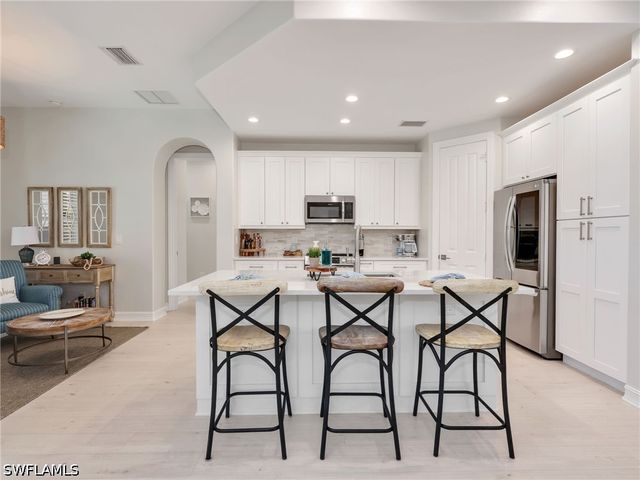 6096 Dogleg DR, Naples, FL 34113