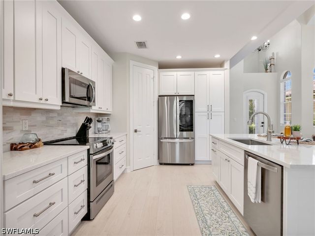 6096 Dogleg DR, Naples, FL 34113
