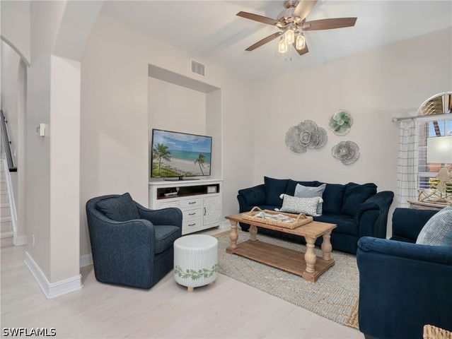 6096 Dogleg DR, Naples, FL 34113