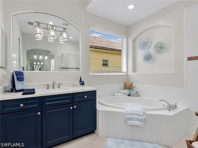 6096 Dogleg DR, Naples, FL 34113