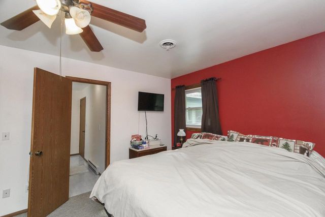 W229 Golden Lake Park CIRCLE, Oconomowoc, WI 53066