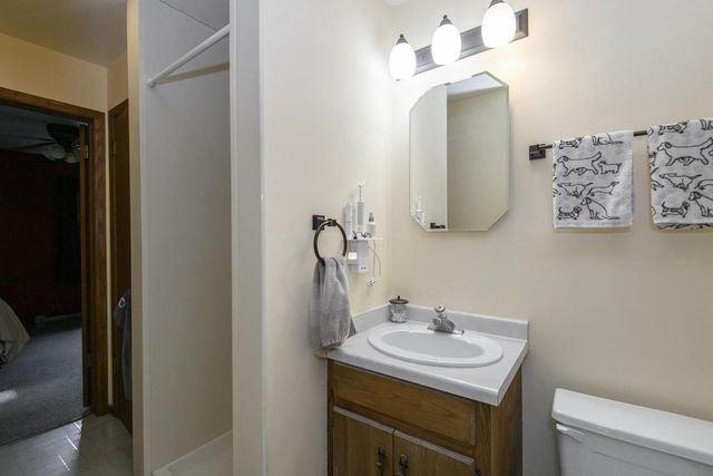 W229 Golden Lake Park CIRCLE, Oconomowoc, WI 53066