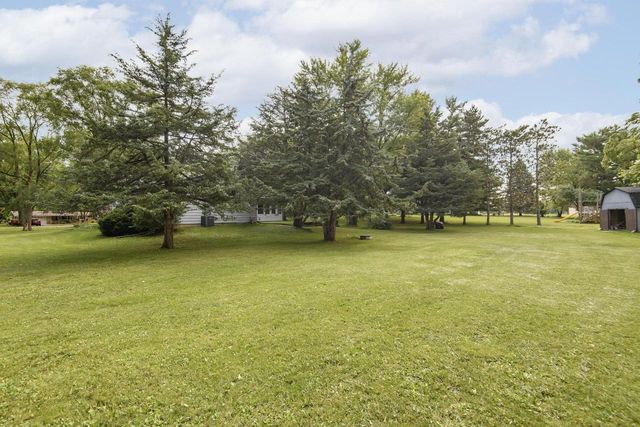 W229 Golden Lake Park CIRCLE, Oconomowoc, WI 53066