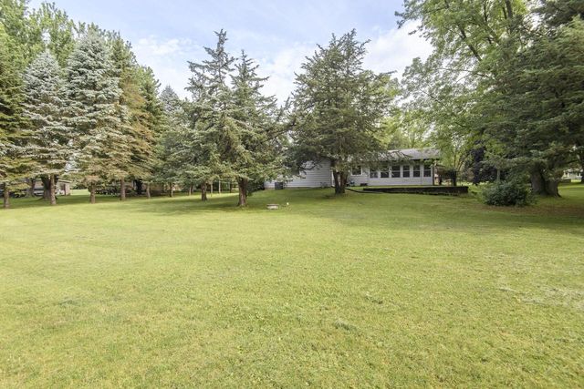 W229 Golden Lake Park CIRCLE, Oconomowoc, WI 53066