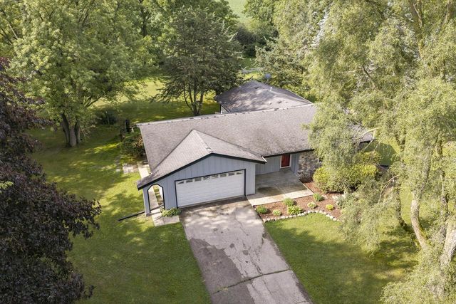 W229 Golden Lake Park CIRCLE, Oconomowoc, WI 53066