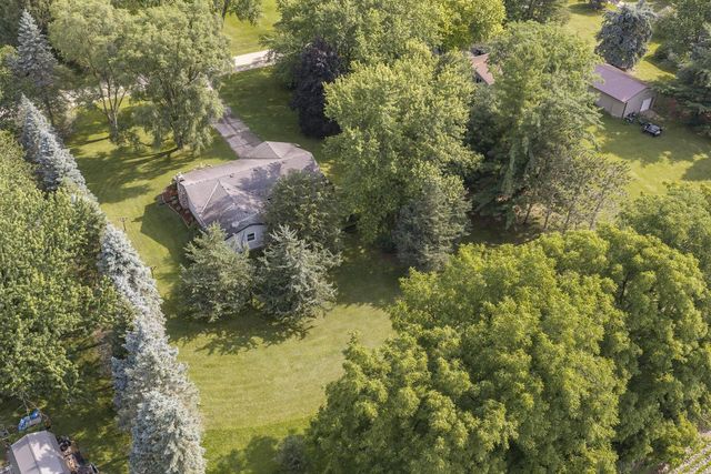 W229 Golden Lake Park CIRCLE, Oconomowoc, WI 53066