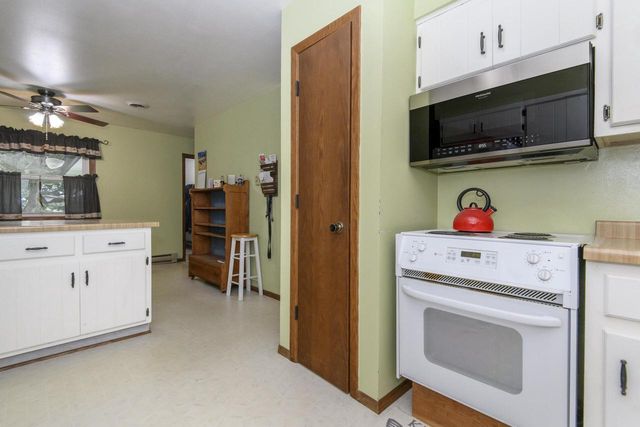 W229 Golden Lake Park CIRCLE, Oconomowoc, WI 53066