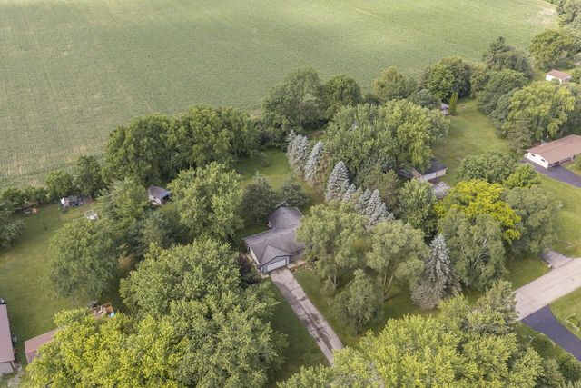 W229 Golden Lake Park CIRCLE, Oconomowoc, WI 53066