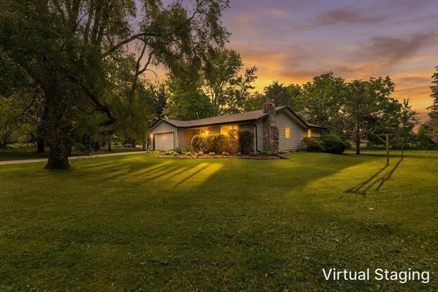 W229 Golden Lake Park CIRCLE, Oconomowoc, WI 53066