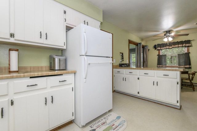 W229 Golden Lake Park CIRCLE, Oconomowoc, WI 53066