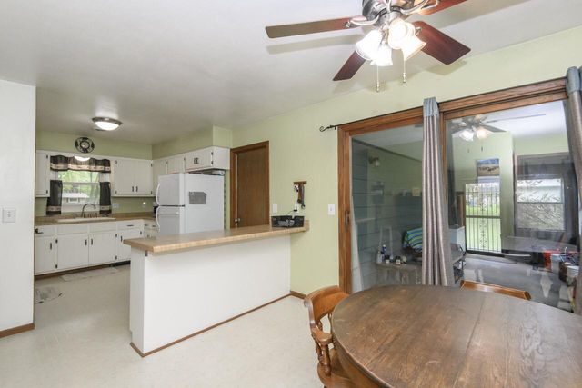 W229 Golden Lake Park CIRCLE, Oconomowoc, WI 53066