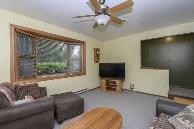 W229 Golden Lake Park CIRCLE, Oconomowoc, WI 53066
