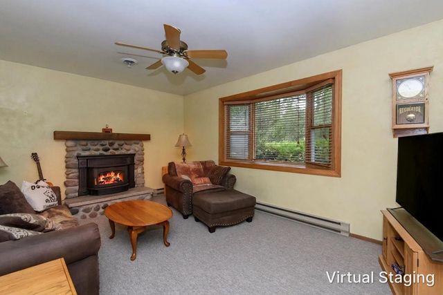 W229 Golden Lake Park CIRCLE, Oconomowoc, WI 53066