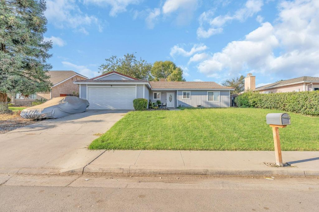 Image 1 of property listing at 27141 San Jose Avenue, Madera, CA 93637