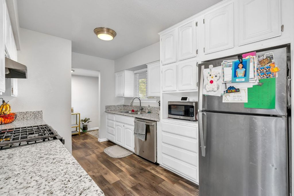 Image 12 of property listing at 27141 San Jose Avenue, Madera, CA 93637