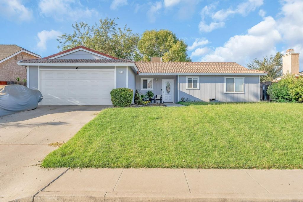 Image 2 of property listing at 27141 San Jose Avenue, Madera, CA 93637