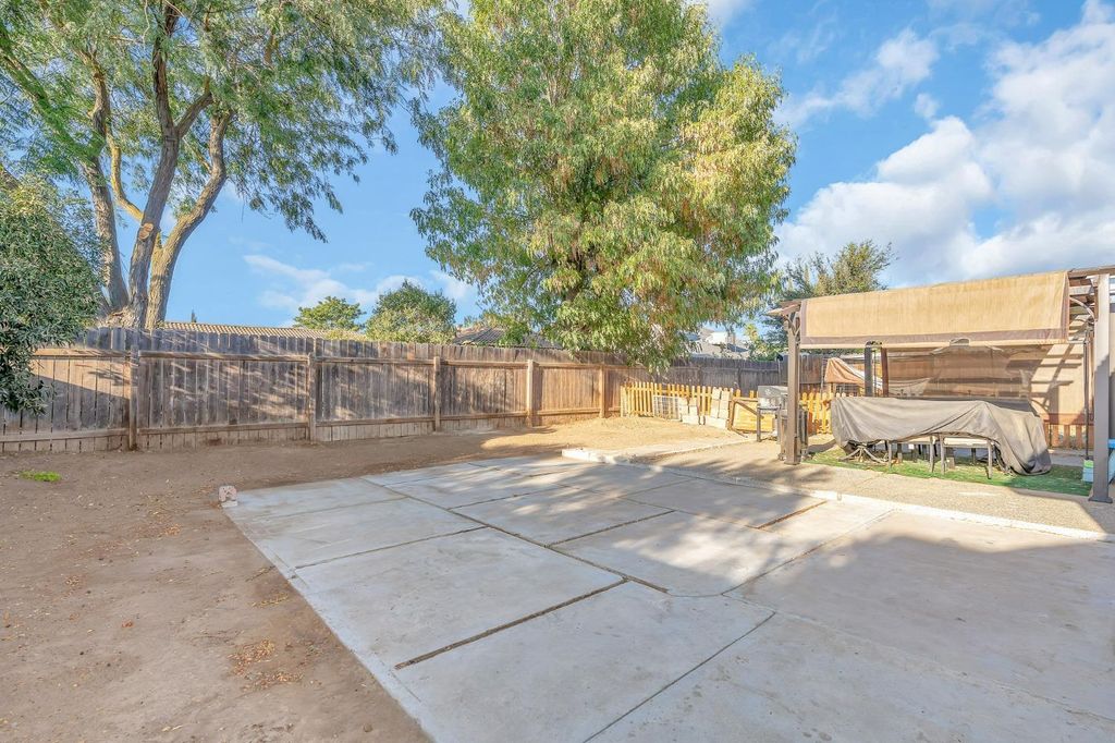 Image 23 of property listing at 27141 San Jose Avenue, Madera, CA 93637