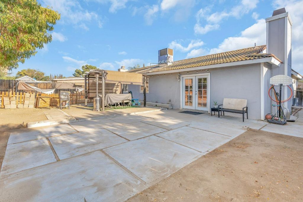 Image 24 of property listing at 27141 San Jose Avenue, Madera, CA 93637