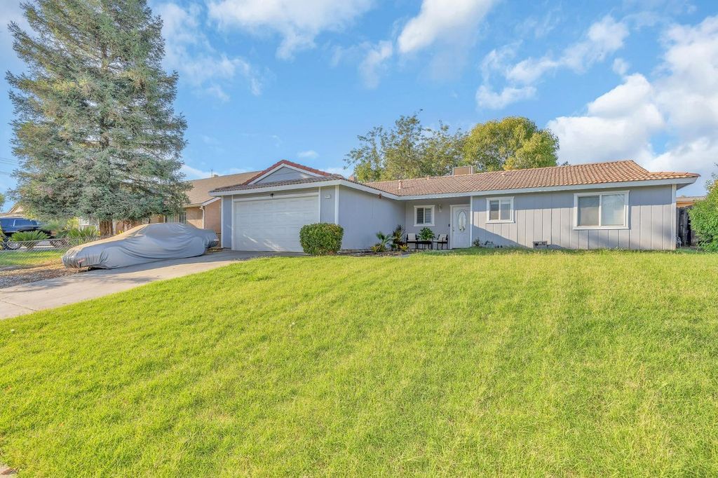 Image 3 of property listing at 27141 San Jose Avenue, Madera, CA 93637