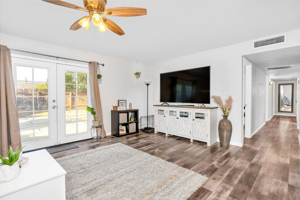 Image 7 of property listing at 27141 San Jose Avenue, Madera, CA 93637