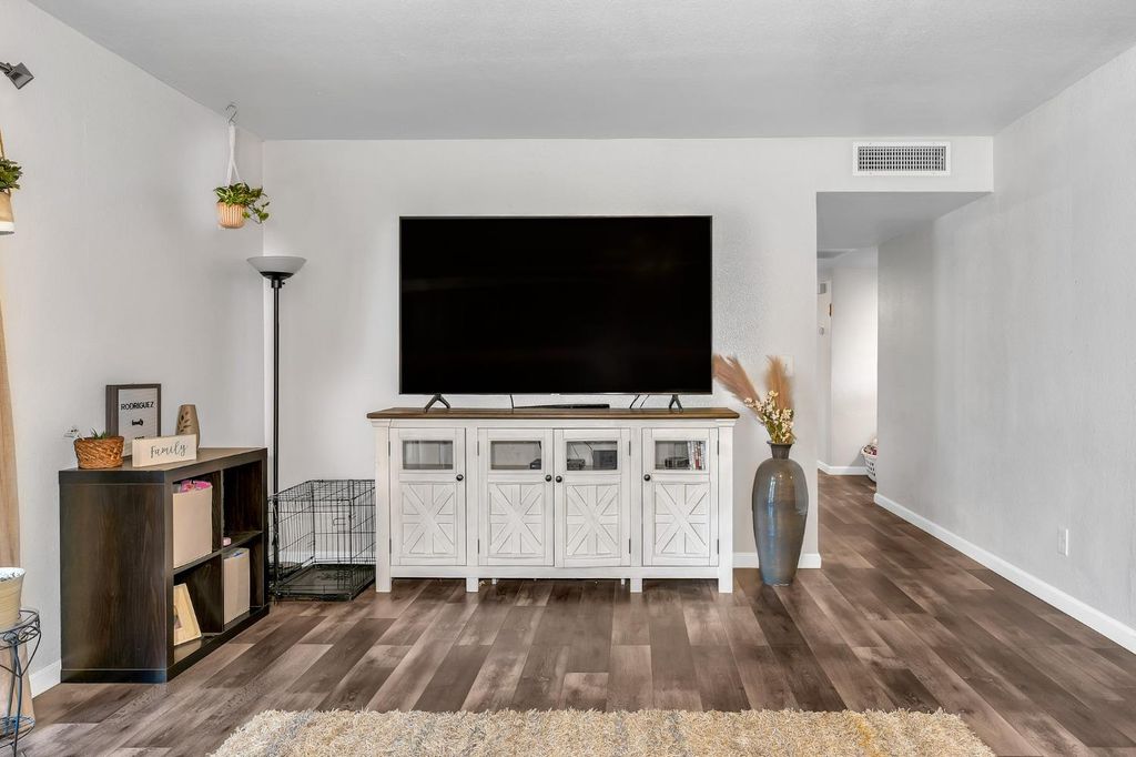 Image 8 of property listing at 27141 San Jose Avenue, Madera, CA 93637